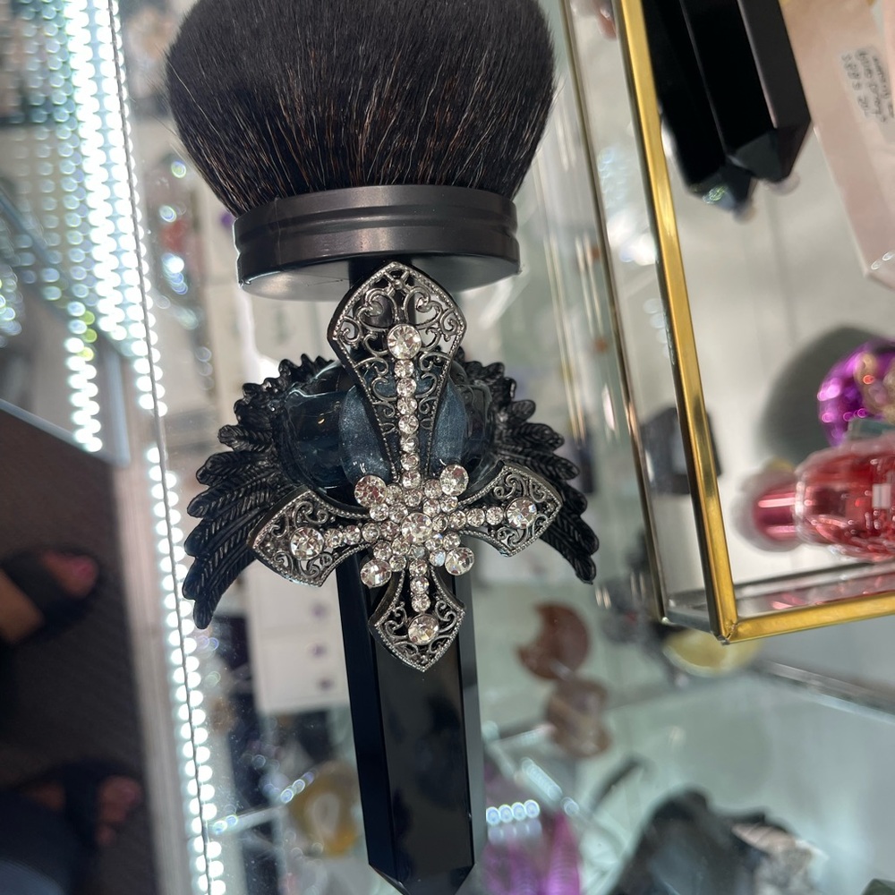 Obsidian Black Powder Brush